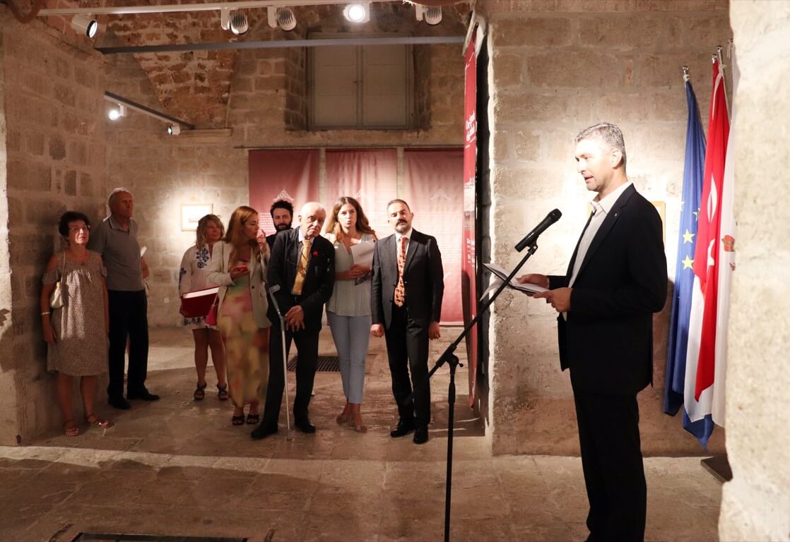 Dubrovnik Belediye Başkanı Mato Franković açılış konuşması yapıyor.