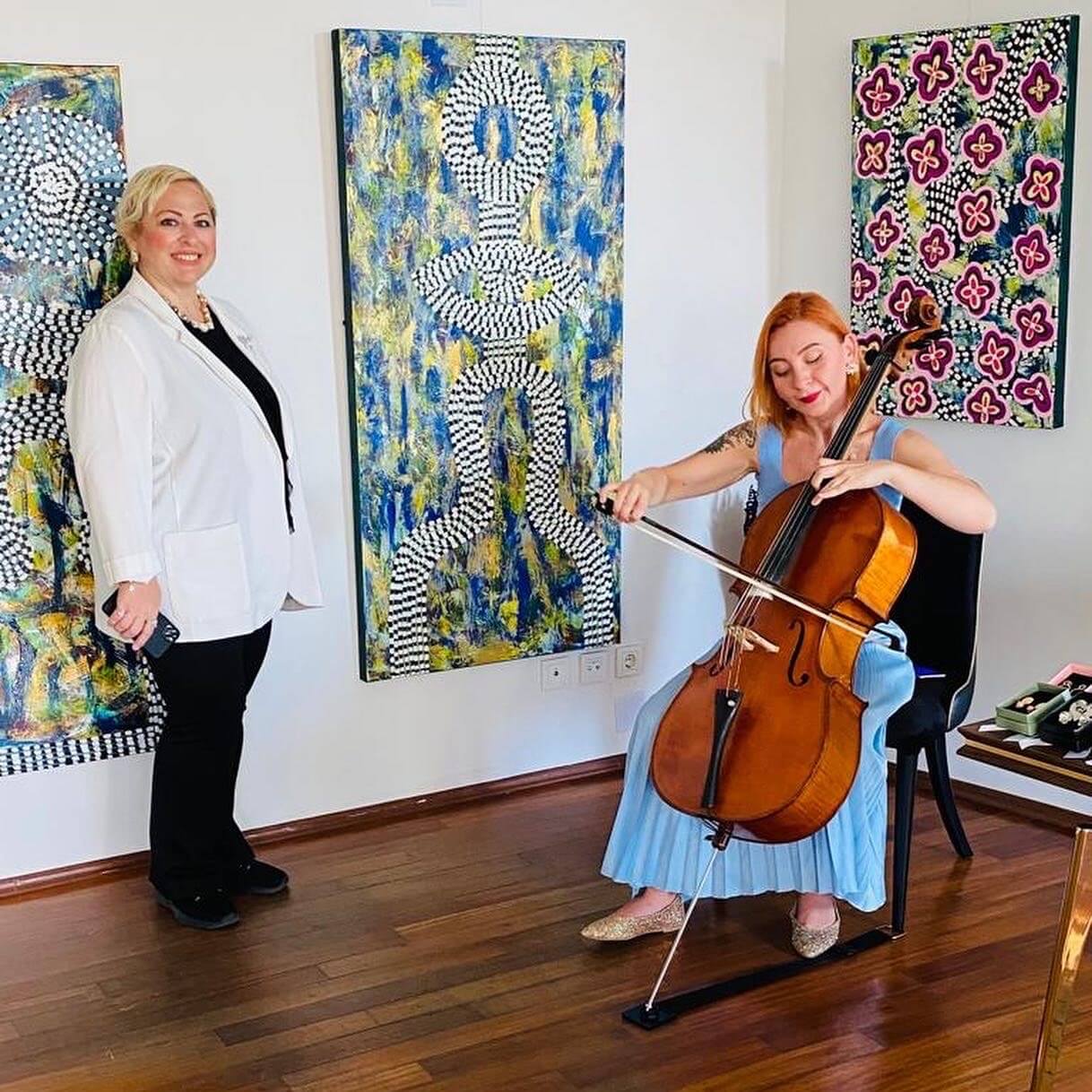 Yeşim Kale ve Çellist Feride Varol.