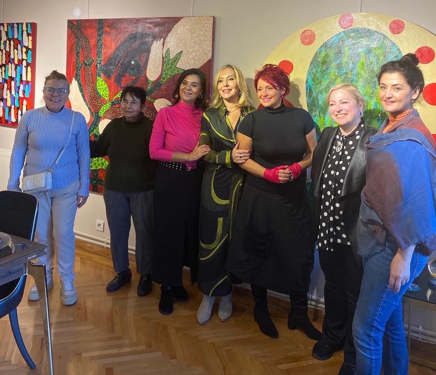 Fatma Durak - Aynur Yalçıner - Hülya Dinçer - Rabia Paşakay - Şule Tank - Yeşim Kale - Eda Özcan