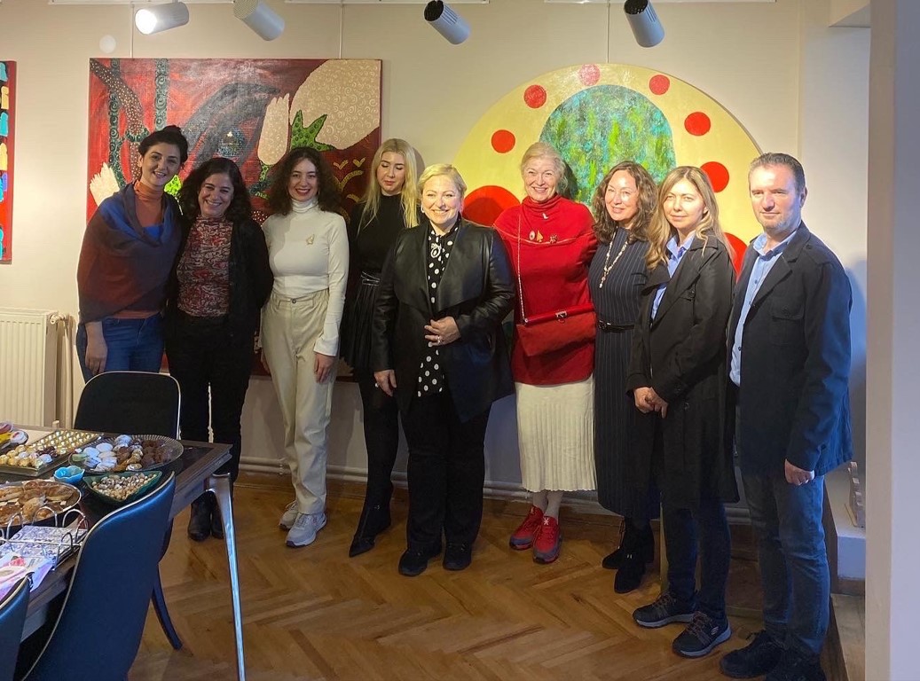 Eda Özcan - Gülnur Mordeniz - Selin Mordeniz - Lina Ayşim - Yeşim Kale - Maria Kılıçlıoğlu - Eda Mordeniz - Nükhet&Selim Kocameşe